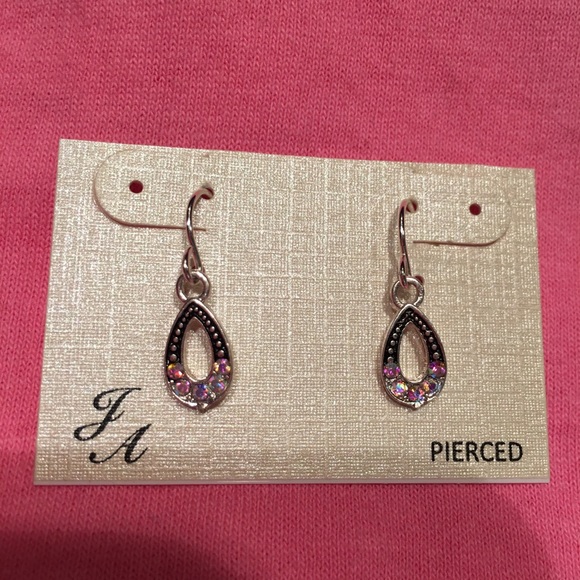 🆕Gorgeous silver earrings with gems NWT - Picture 5 of 7